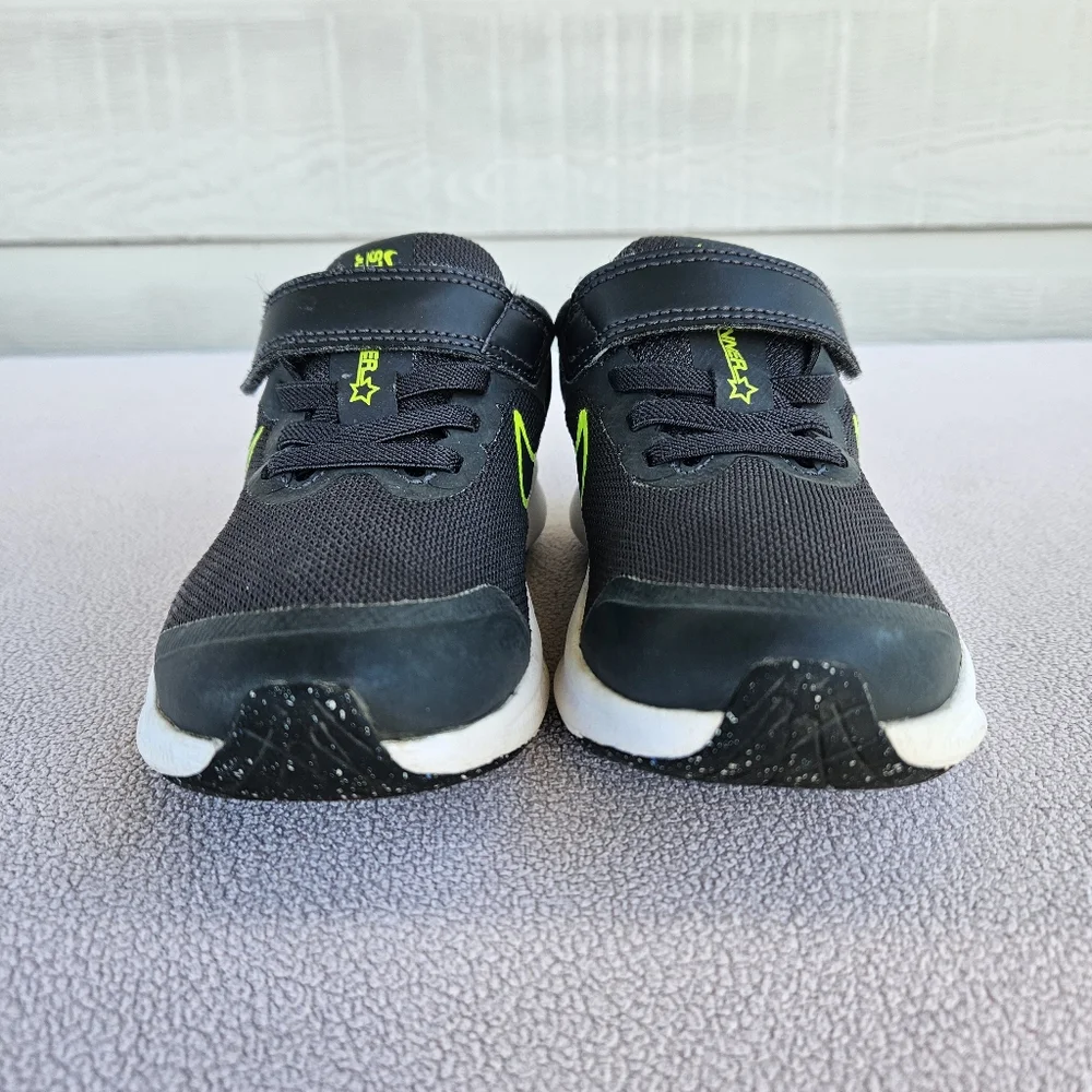 Nike Star Runner 3 Athletic Sneaker SZ 11C Sneaker Grey Hook & Loop DA2777-004